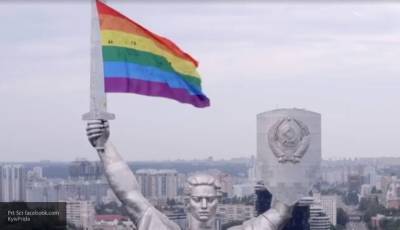 Клинцевич назвал преступлением цифровой флаг ЛГБТ на монументе "Родина-мать"