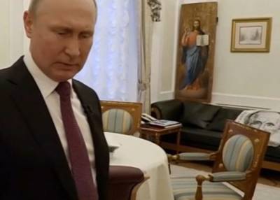 Песков рассказал о портрете Путина на диване в его кабинете