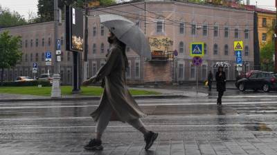 «Жёлтый» уровень погодной опасности объявлен в Москве из-за грозы