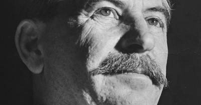 Житель Москвы вешал портрет Сталина и умер