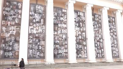 Фасад екатеринбургского вокзала украсили 500 портретов ветеранов Великой Отечественной войны