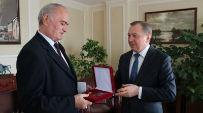 Макей наградил посла Сербии знаком отличия дипслужбы "Партнерство"