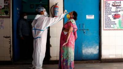 В Индии пять суток подряд фиксируют более 12 тысяч новых случаев коронавируса