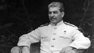 Житель Москвы погиб при попытке повесить портрет Сталина