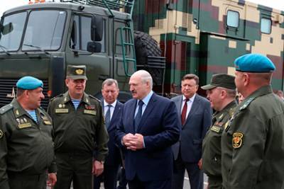Лукашенко потребовал от армии обеспечить стабильность в обществе