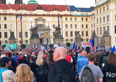 В центре Праги прошла демонстрация против президента Чехии