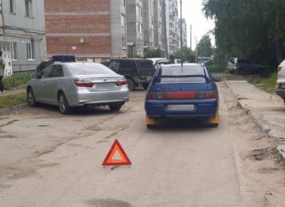В Сыктывкаре выбежавший на дорогу ребенок попал под машину
