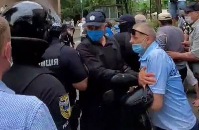 В Харькове устроили бунт против больных COVID-19: все подробности
