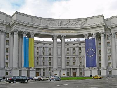 Киев отказывается от части соглашений с Москвой — МИД