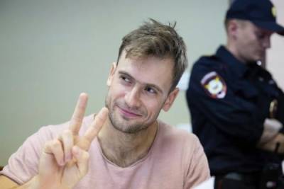 Акционисту-либералу Верзилову в Москве дали 15 суток за мелкое хулиганство