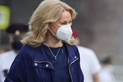 «Вирус никуда не уходит»: Голикова предупредила, что россиянам и осенью придется носить маски