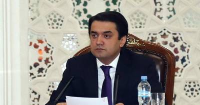 Рустами Эмомали передал больницам Душанбе новым оборудованием