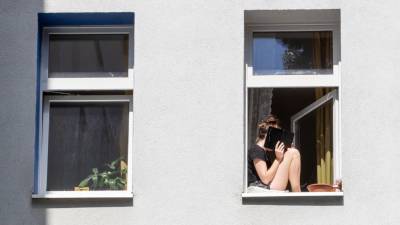 Драма в карантинных домах Берлина: почему одни жители на самоизоляции, а другие нет