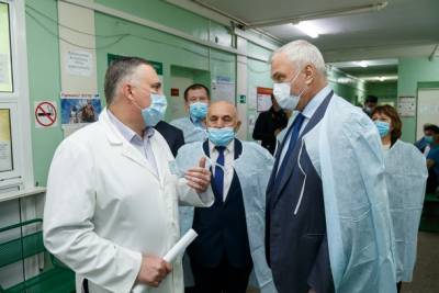 Владимир Уйба заявил о подготовке масштабной программы по реконструкции медицинских учреждений