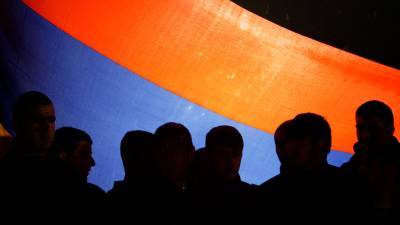 Парламент Армении одобрил поправки к конституции