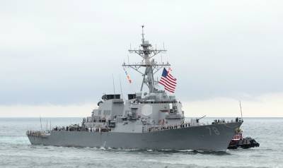 Черноморский флот РФ “защищает” Крым от американских кораблей стрельбами