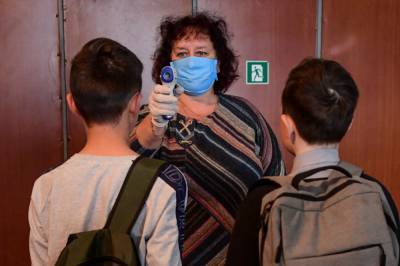 Школы Ставрополья обеспечат бесконтактными термометрами и оборудованием для дезинфекции