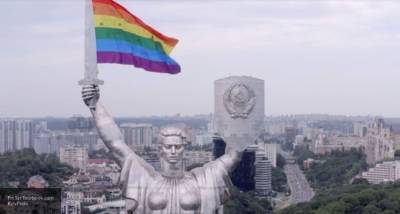 Пушков указал на деградацию Украины после водружения флага ЛГБТ на "Родину-мать"