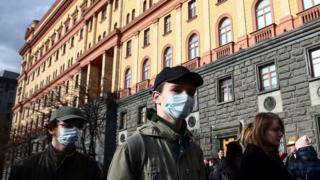 В Москве у здания ФСБ задержали более 15 человек на пикетах против дела "Сети"