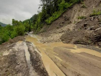 В Ивано-Франковской области стихия разрушила мосты и размыла дороги