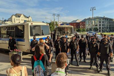 В Москве задержали больше 15 человек на пикетах против приговоров по делу «Сети»