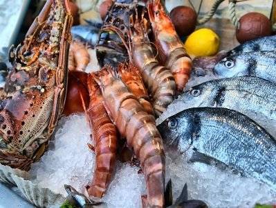 В Токио бесплатно раздают морепродукты для поддержки местных рыболовов