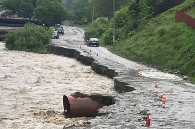 Из-за сильных паводков на Буковине и Прикарпатье вводят чрезвычайные меры безопасности