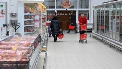 Украинец получил колбасой по спине за отказ говорить "на мове"