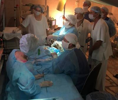 Кузбасские хурурги провели операцию с помощью телемедицины, чтобы дать возможность младенцу дышать
