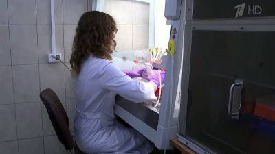 Российские специалисты проводят клинические испытания отечественной вакцины от коронавируса