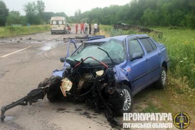В Луганской области автомобиль, за рулем которого находился полицейский, столкнулся с маршрутным такси, есть пострадавшие