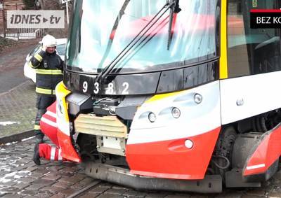 В Праге с рельсов сошел трамвай