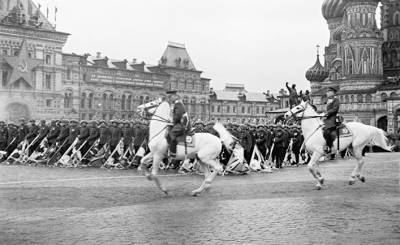 История русских парадов: мероприятие в память о кровью завоеванной победе проходит каждый год уже 75 лет (Reflex, Чехия)