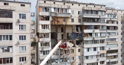 Опознал сосед: под завалами дома в Киеве нашли тело 53-летнего мужчины