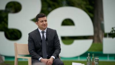 Зеленский призвал «пересмотреть систему долгов» Украины