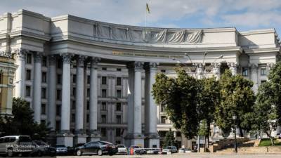 Киев заявил о продолжающейся работе по сокращению договоров с Москвой