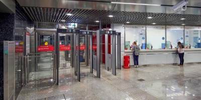 Контролером-кассиром московского метро впервые стал мужчина