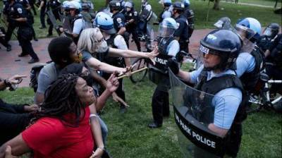 Беспорядки напротив Белого дома: полиция вступила в столкновения с демонстрантами