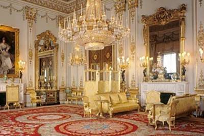 Елизавета II провела виртуальный тур по Букингемскому дворцу