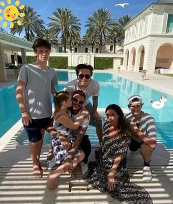 Виктория Бекхэм опубликовала редкую фотографию мужа и детей на семейной вилле в Дубае