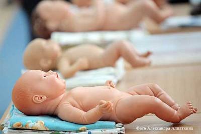 В России более 11 тысяч несовершеннолетних девушек стали матерями