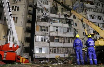 Взрыв в жилом доме в Киеве: спасатели достали из-под завалов пятое тело