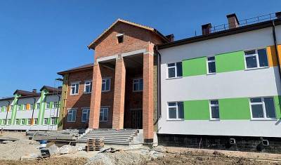 К первому сентября строители закончат новую школу в Казарово на 1 000 учеников