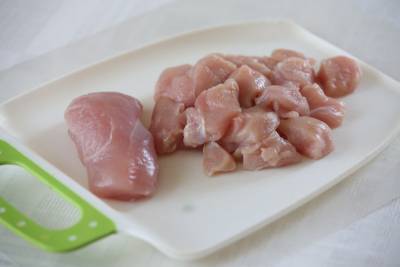 Специалисты Роскачества обнаружили в курином филе хлор и антибиотики