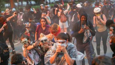 В Вашингтоне протестующих пришлось отгонять от памятника перцовым газом