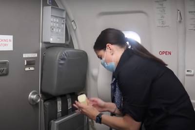 Стюардесса показала происходящее в самолетах во время пандемии коронавируса
