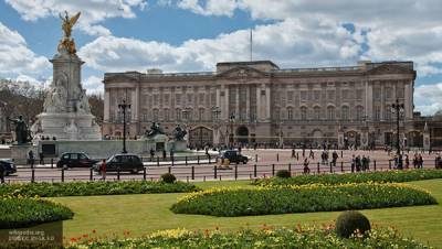 Елизавета II провела виртуальную экскурсию по Букингемскому дворцу