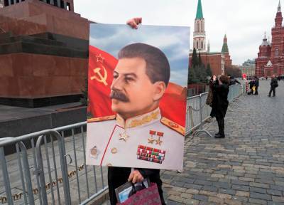 Портрет Сталина отправил российского пенсионера на тот свет: "Хотел украсить подъезд"