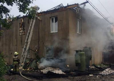 "Сонные люди выскочили на улицу". В Смоленске в жилом доме вспыхнул пожар