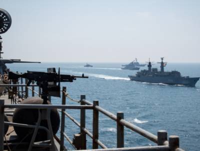Российский флот поставил барьер перед учениями НАТО на Черном море